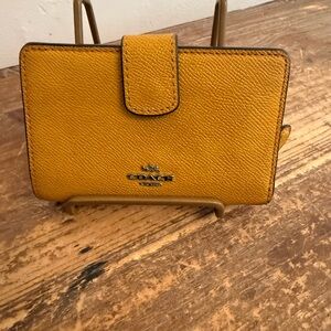 Coach Wallet Gold Yellow